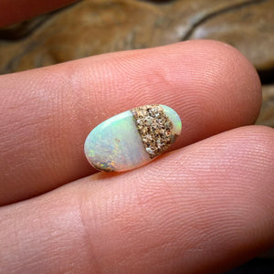2,1 Karat – Solider australischer Boulder-Pipe-Kristallopal