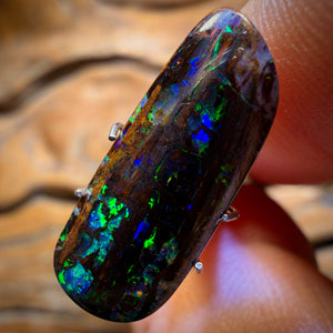5.1cts - Wood Fossil Replacement Boulder Opal from Yowah Cathedral Pattern