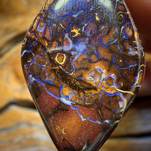 36 x 21mm - Gebohrte Tribal Queensland Boulder Opal Halskette. Doppelseitig