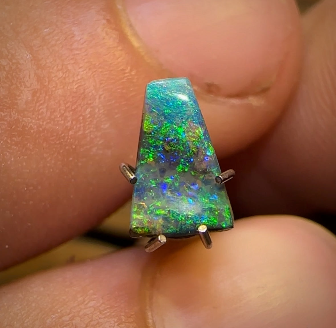 Auction Fall-Through = Your Gain! 🔥 Now More Than 50% Off RRP 🚨 0.91cts - Queensland Boulder Seam Opal from Winton