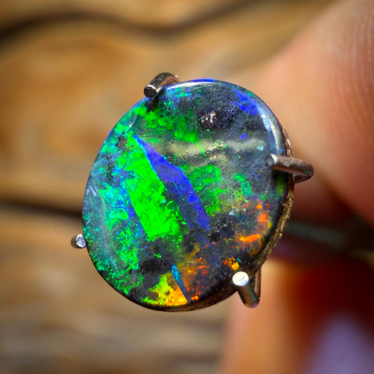 1,3 Karat – Australischer Boulder Seam Opal aus Winton