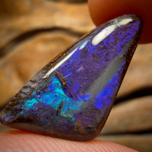 17.9cts - watch video see flash Large Australian Boulder Seam Opal