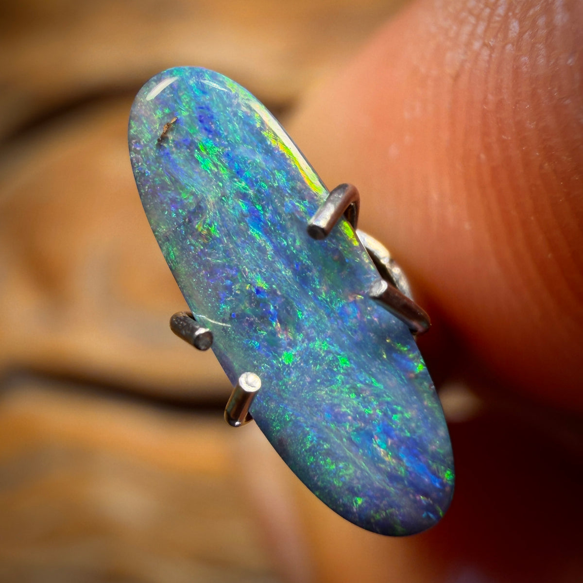 HALF PRICE CARD! 0.9cts - Australian Boulder Seam Opal