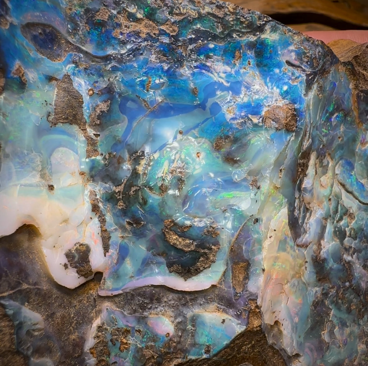 961.1g - HUGE Queensland Boulder Seam Opal Rough Specimen