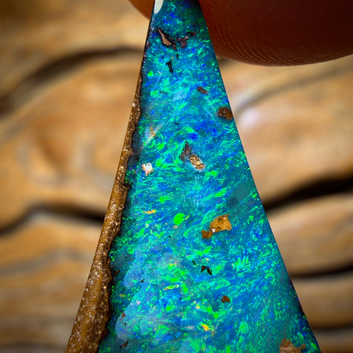 18.4cts - Top Reef Pattern Queensland Boulder Seam Opal