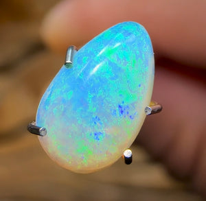 0.8cts - Lightning Ridge Crystal Opal