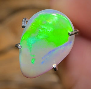 0.9cts - Lightning Ridge Dark Opal