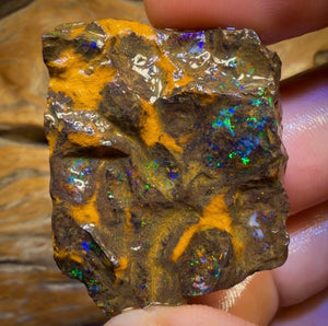 72,6 ct – Australischer Boulderopal-Rohling. Bubble Band