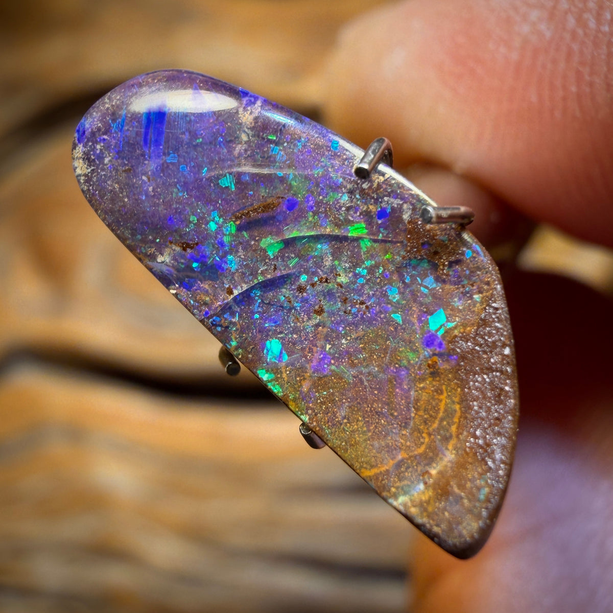 🔨 AUCTION 🔨 No Reserve 4.2cts - Queensland Boulder Seam Opal. Australian Opal