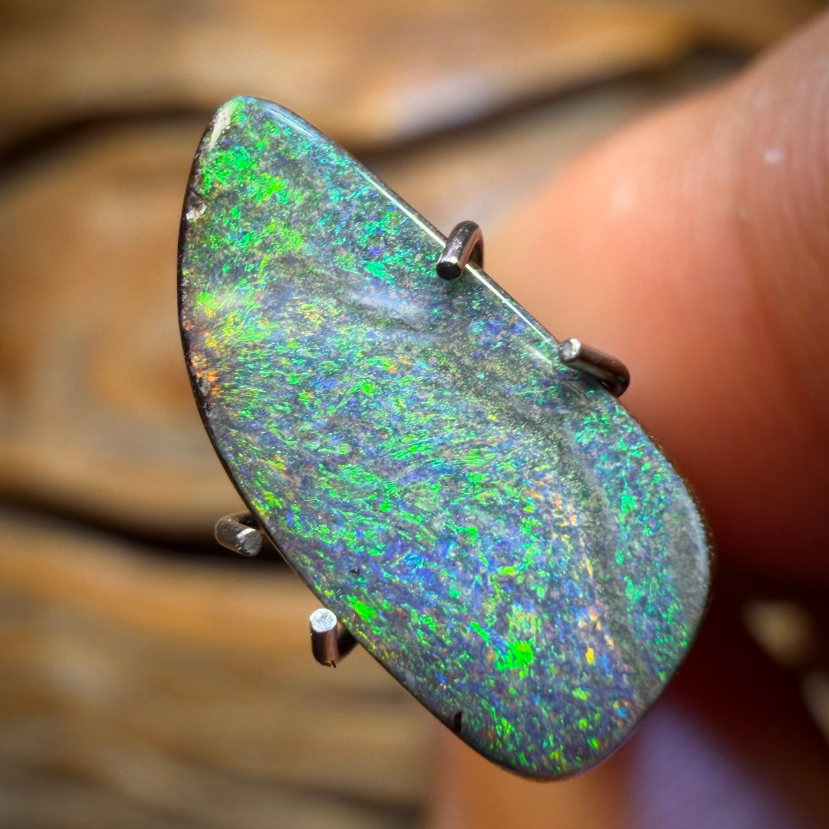 1.7cts - Queensland Boulder Seam Opal. Australian Opal