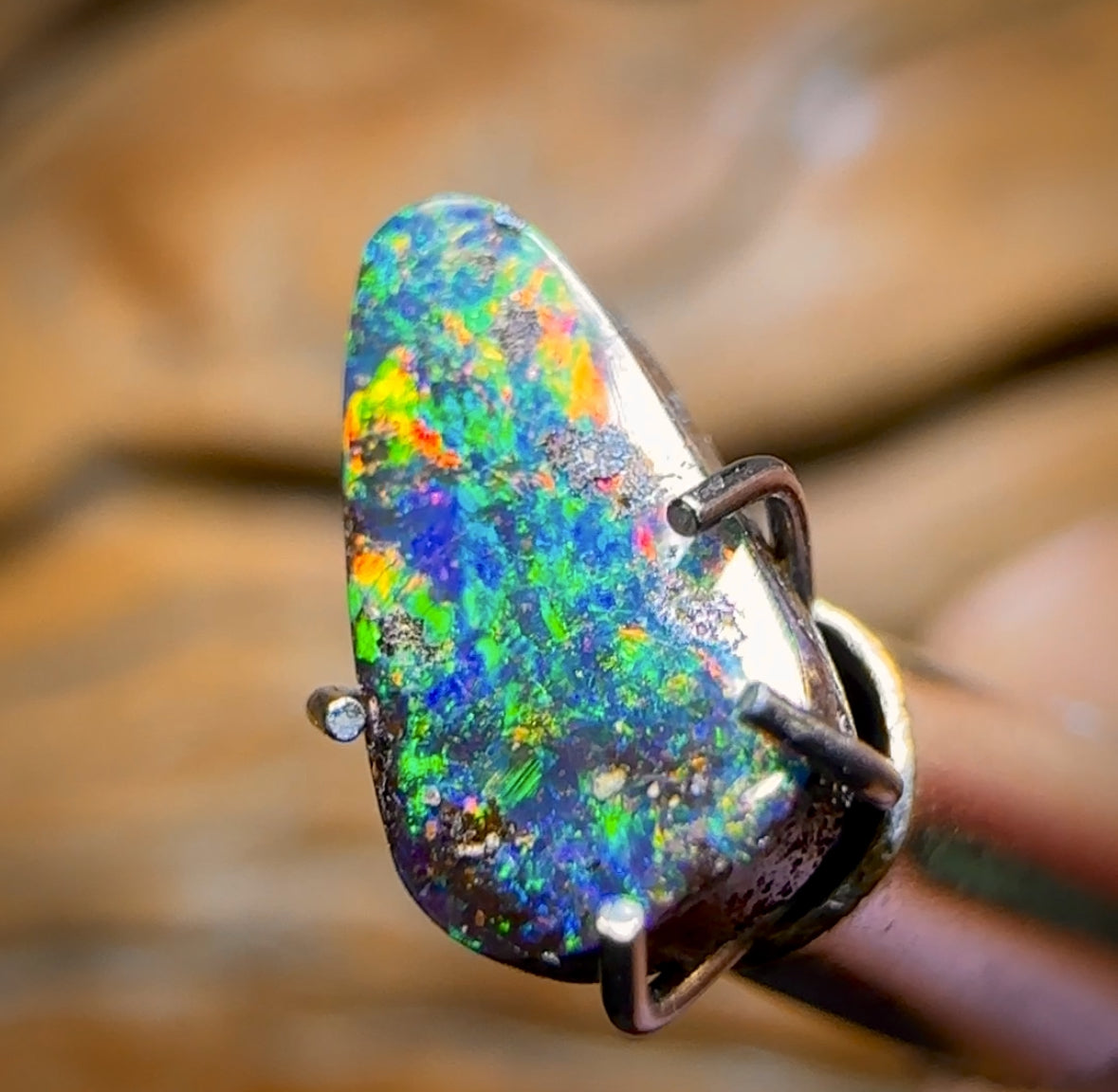 0.95cts - Top Queensland Boulder Seam Opal
