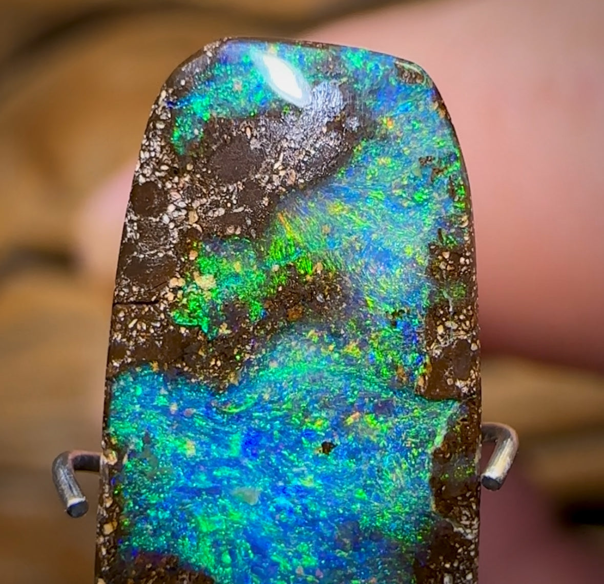 5.65cts - Queensland Boulder Seam Opal. Reef Pattern