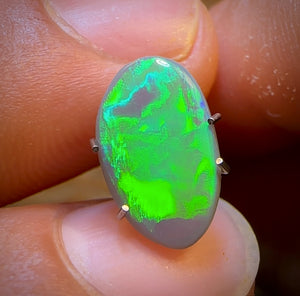 1.95cts - “Green flash 1”GEM Lightning Ridge Dark Opal