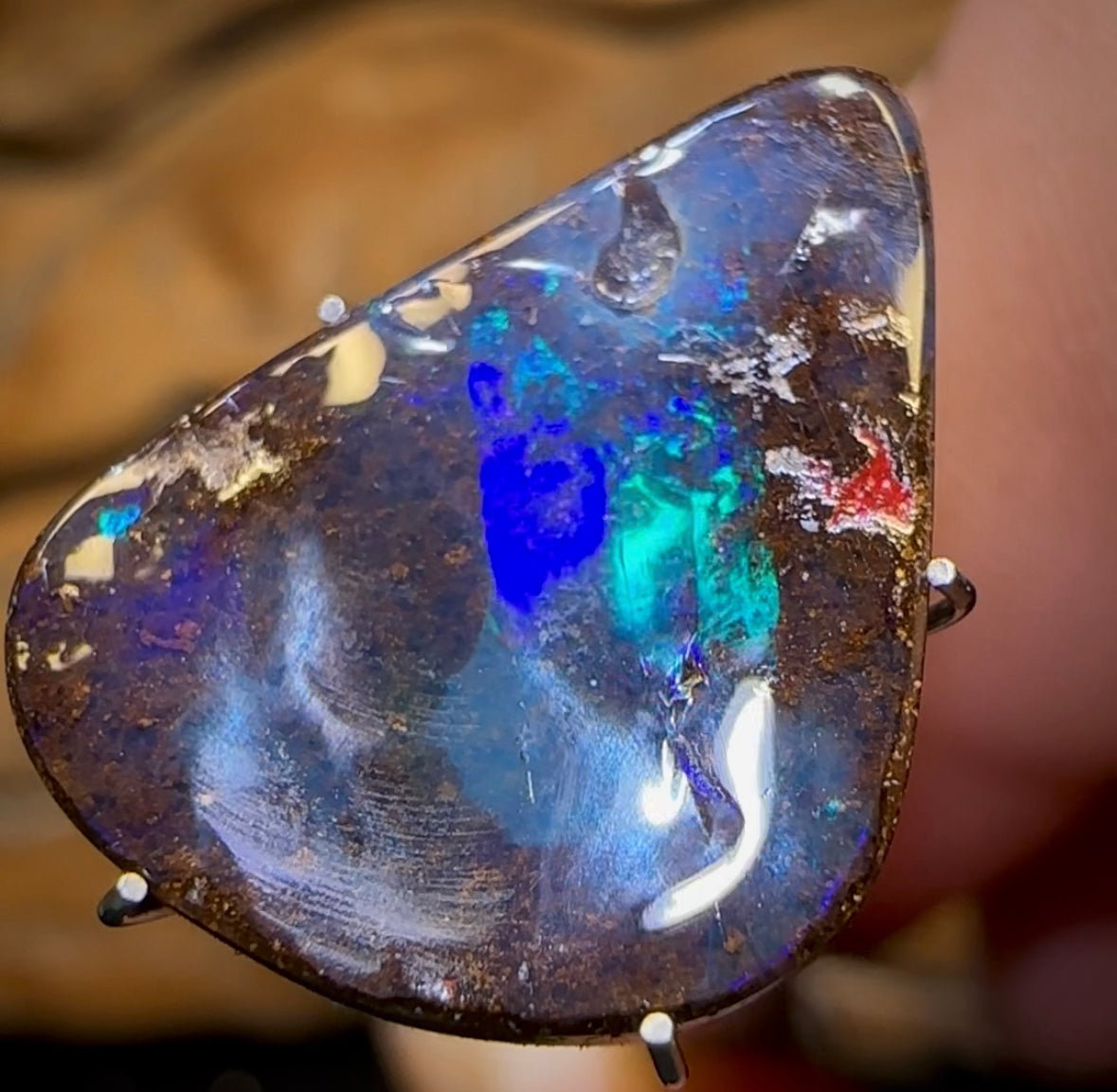 8.1cts - Queensland Black Boulder Seam Opal
