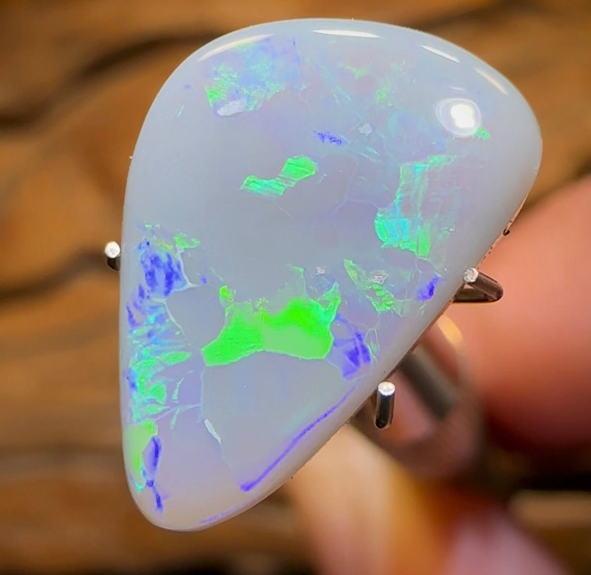 4.4cts - Dark Opal from Lightning Ridge - Opal Whisperers