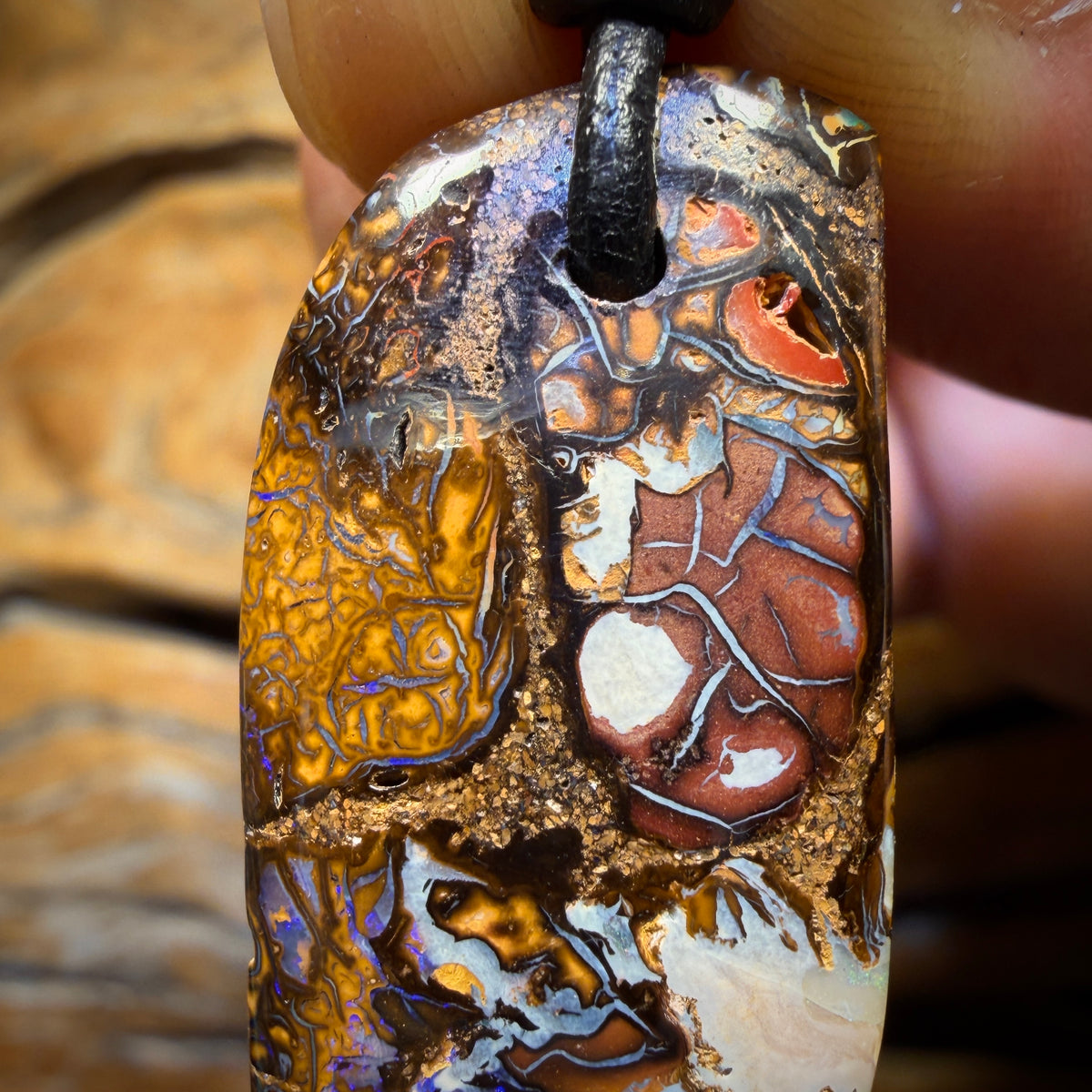 36 x 19mm - Gebohrte Tribal Queensland Boulder Opal Halskette