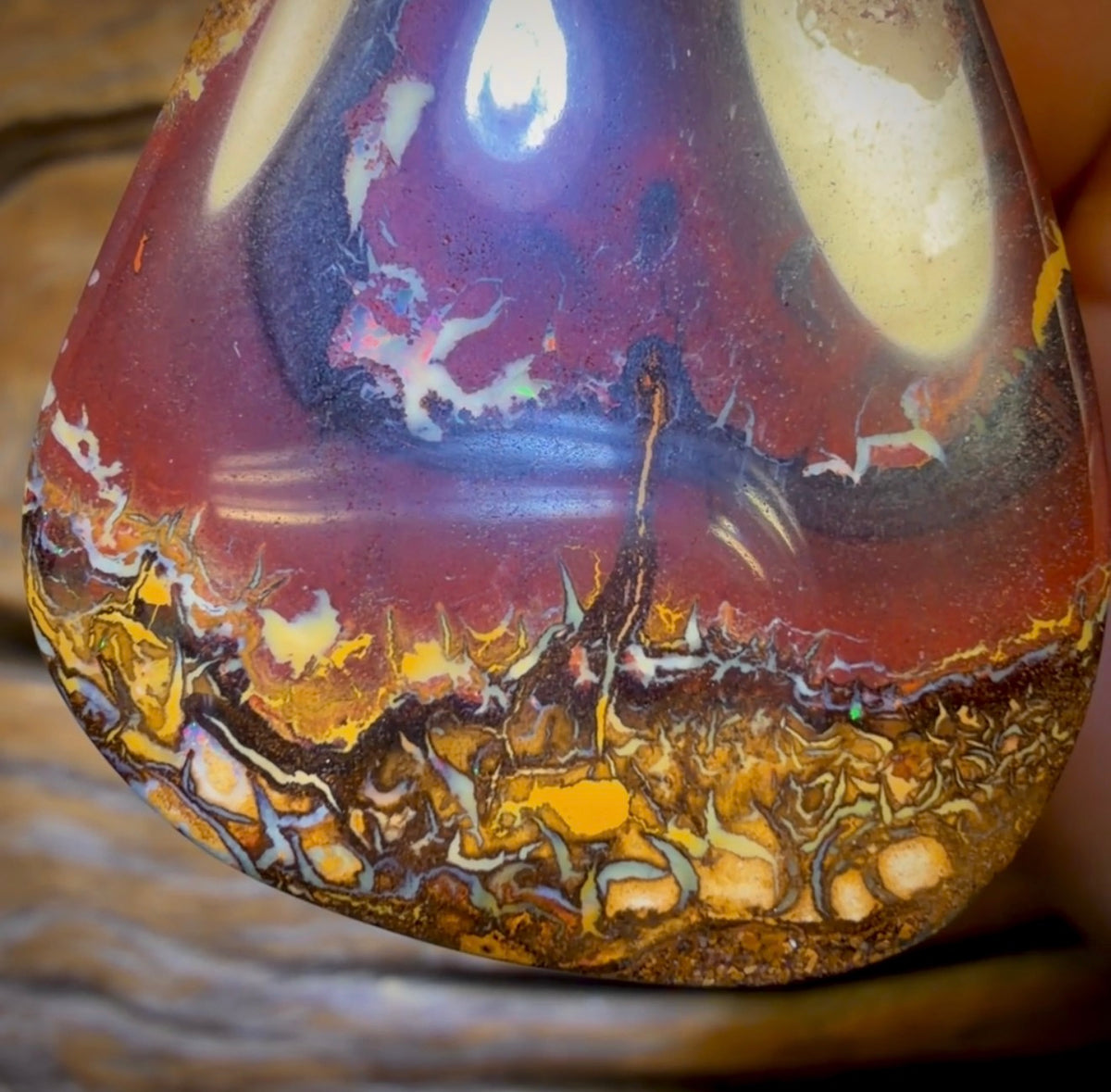 47 x 31 mm – Großer, gebohrter Boulder-Opal-Anhänger mit umweltfreundlichem, veganem Kabel