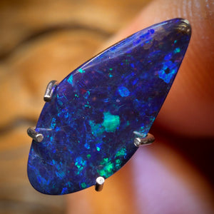 1.3cts - Gem ! Queensland Boulder Black Seam Opal. Australian Opal