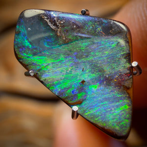 2.8cts - Australian Boulder Seam Opal