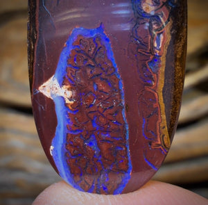 22.5cts - Tribal Australian Boulder Opal. Double Sided