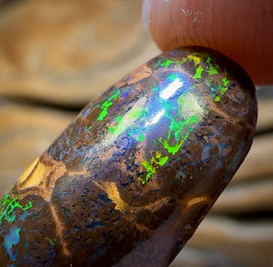 10.4cts - Fluro Bubble Band Queensland Boulder Opal from Yowah