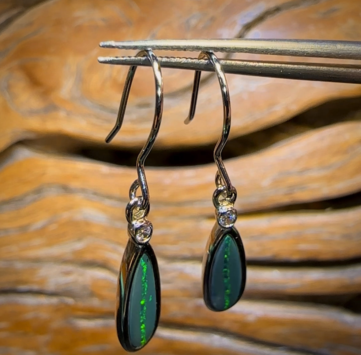 Ohrhaken aus Sterlingsilber mit australischem Boulder-Opal-Doublet