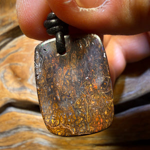 25 x 19mm - Gebohrte Tribal Queensland Boulder Opal Halskette