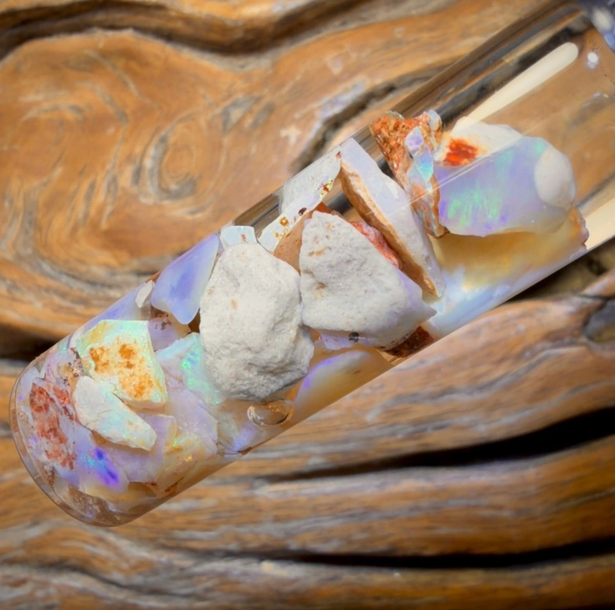 35,8 ct – Opalfläschchen aus Lightning Ridge