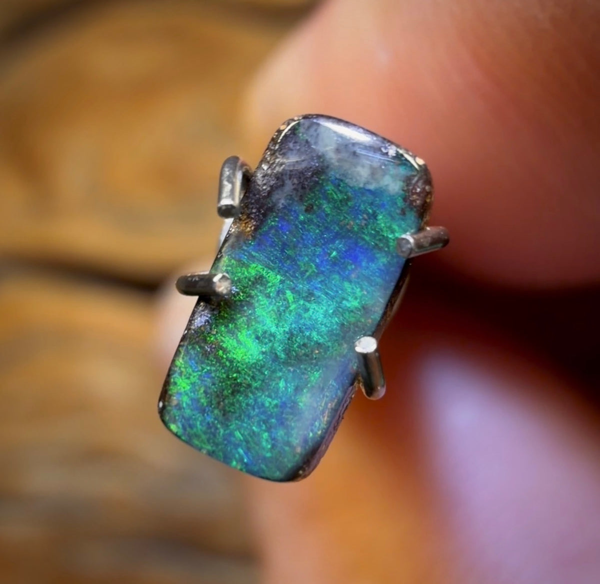 0.7cts - Queensland Boulder Seam Opal from Winton. Australian Opal
