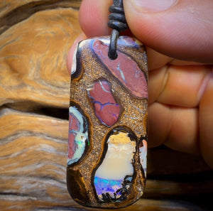 Collier en opale boulder du Queensland, style tribal, percé, 44 x 20 mm
