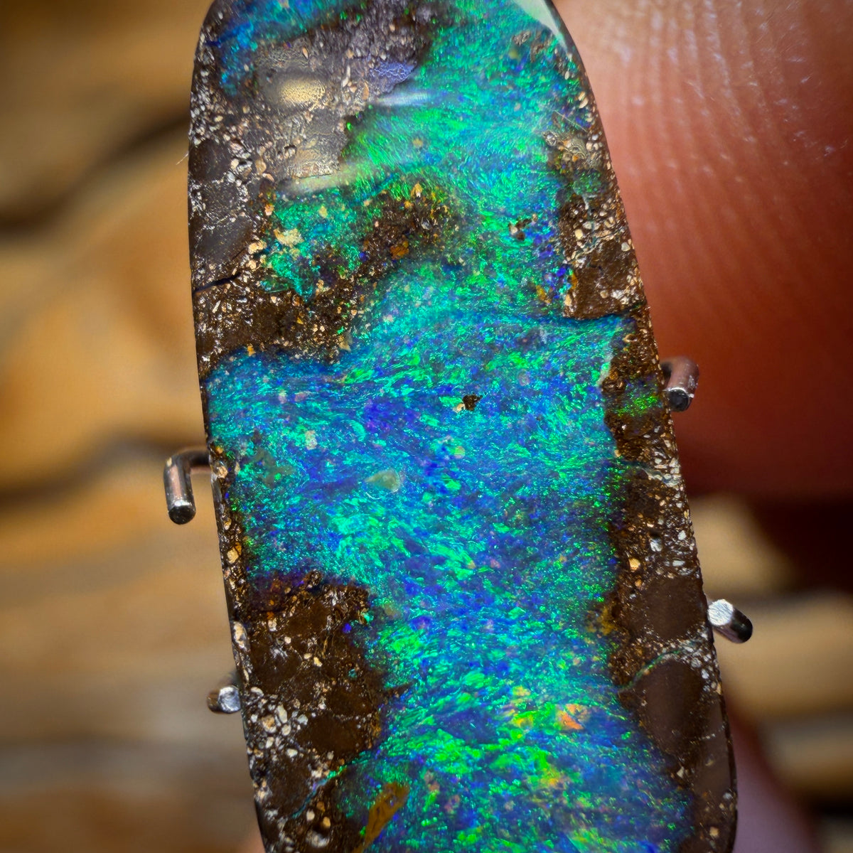 5,65 ct – Queensland Boulder Seam Opal. Riffmuster