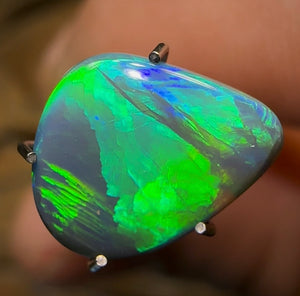 1.9cts - Solid Lightning Ridge Black Opal - Opal Whisperers