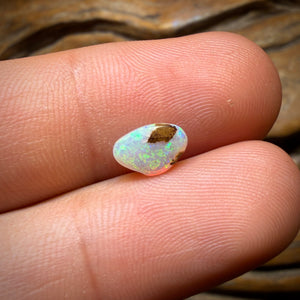 🔨 AUCTION 🔨 0.95cts - Solid Australian Boulder Pipe Crystal Opal
