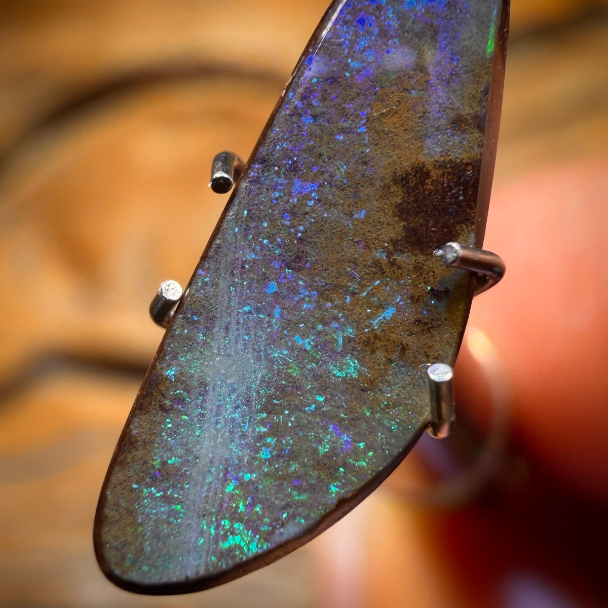2.5cts - Australian Black Boulder Seam Opal