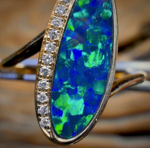 14 Karat Gold – Queensland Boulder Opal Doublet Ring, bestes elektrisches Blaugrün mit Diamanten