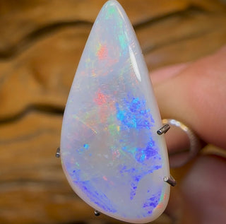 4,6 ct – Seltener Mintabie-Hellopal. Jahrzehntealter ISAACS-Schliff.