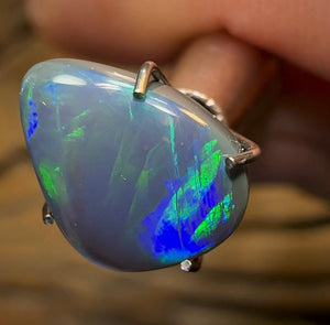 1.9cts - Solid Lightning Ridge Black Opal - Opal Whisperers