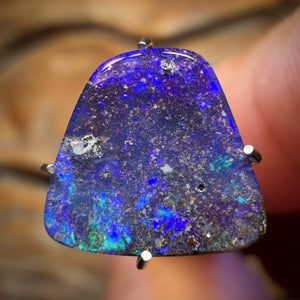 1.9cts - Queensland Boulder Seam Opal. Australian Opal