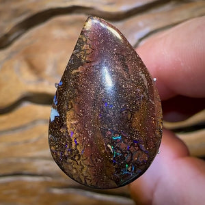 23,8 carats - Opale Boulder tribale du Queensland de Koroit