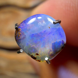 Half Price Card! 1.05cts - Queensland Boulder Seam Opal. Australian Opal