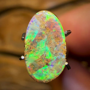 1.95cts - “Green Sheen”Queensland Boulder Seam Opal