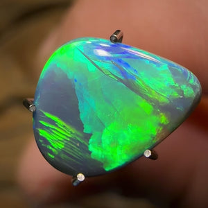 1.9cts - Solid Lightning Ridge Black Opal