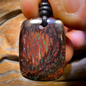 25 x 19mm - Gebohrte Tribal Queensland Boulder Opal Halskette