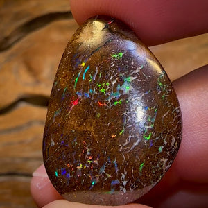 25.1cts - Bubble Band Opal from Winton