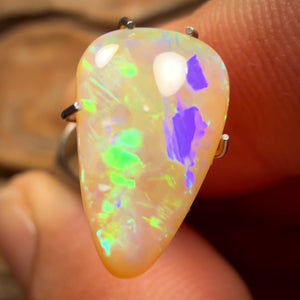 2,8cts - Solider australischer Boulder-Pipe-Opal mit goldenen Kristallen