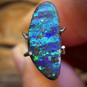 1,3 Karat – Australischer Boulder-Seam-Opal aus Winton
