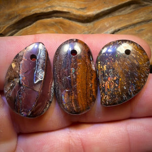 84,6ct – 3x gebohrte Queensland Boulder Opale. Günstiges Großhandelspaket