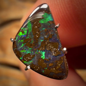 2.3cts - Australian Boulder Seam Opal