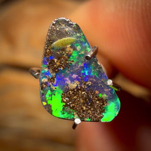 0.95cts - Queensland Boulder Seam Opal from Winton