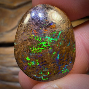 32.2cts - Top Bubbleband Opal from Winton. Australian Opal